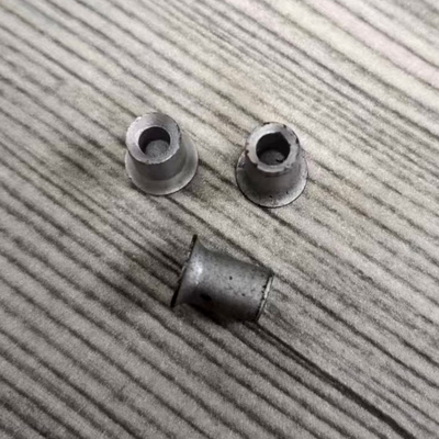 A perfuração do auto rebita o auto que do revestimento de Dacromet a perfuração rebita a cabeça de 7.45mm 3.1mm dentro do furo