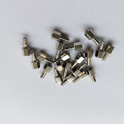 O cartão-matriz rosqueou os parafusos de aço inoxidável do suporte isolador para o parafuso da coluna da caixa do computador para VGA