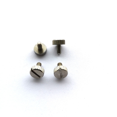 A máquina M2.5X6 de aço inoxidável parafusa cabeça serrilhada passivated