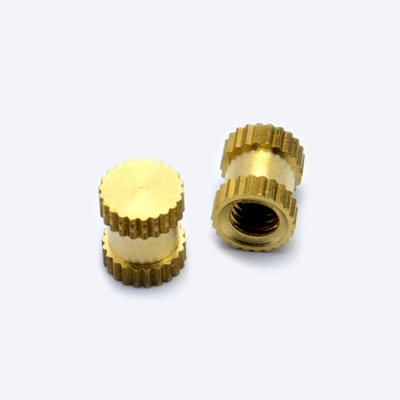Das porcas serrilhadas de bronze da inserção da linha da modelação por injeção cobre sem chumbo