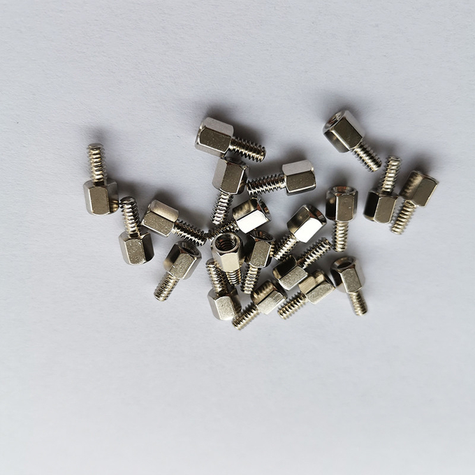 Os parafusos folheados a níquel do suporte isolador do ferro HEX5.8*7*M3*7 passam os parafusos de conexão do chassi folheado a níquel